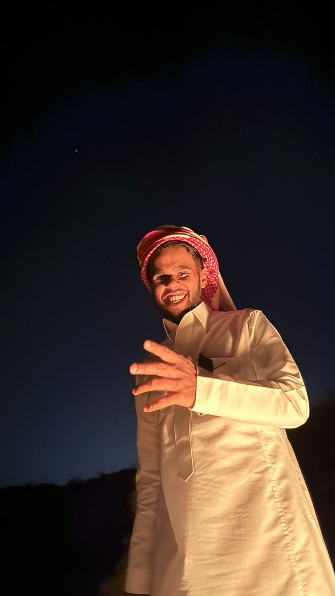 i1slo's tweet photo. عسى وضعي المزري يزينه الزمان الجاي
 مابي من عطاه الا اني أرجع على خبري

                 - سعد بن جدلان - https://t.co/bAbCghty82