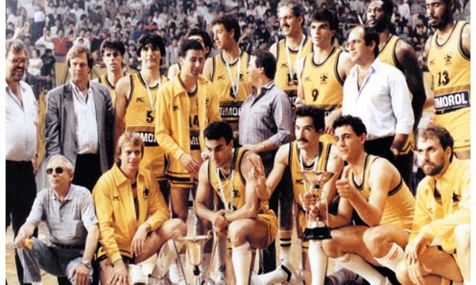 aris_totelis_80s tweet media