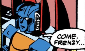 BryBry22721468's tweet photo. I know I just posted the second image but I can’t with a parallels. It truly is just Rumble and Frenzy who get the dog treatment.
Star can have a genuine convo with Ravage.
Meanwhile Star with the twins. “RUMBLE, FRENZY, COME.”
#transformers #starscream #ravage #rumble #frenzy https://t.co/ZJPxHsyDgj
