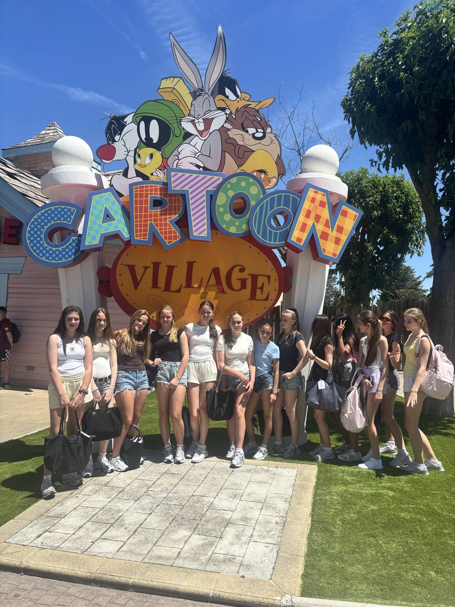 BecketKeysTrips's tweet photo. A fantastic fun filled day today. The theme park was excellent. https://t.co/VAIy9dHCTB