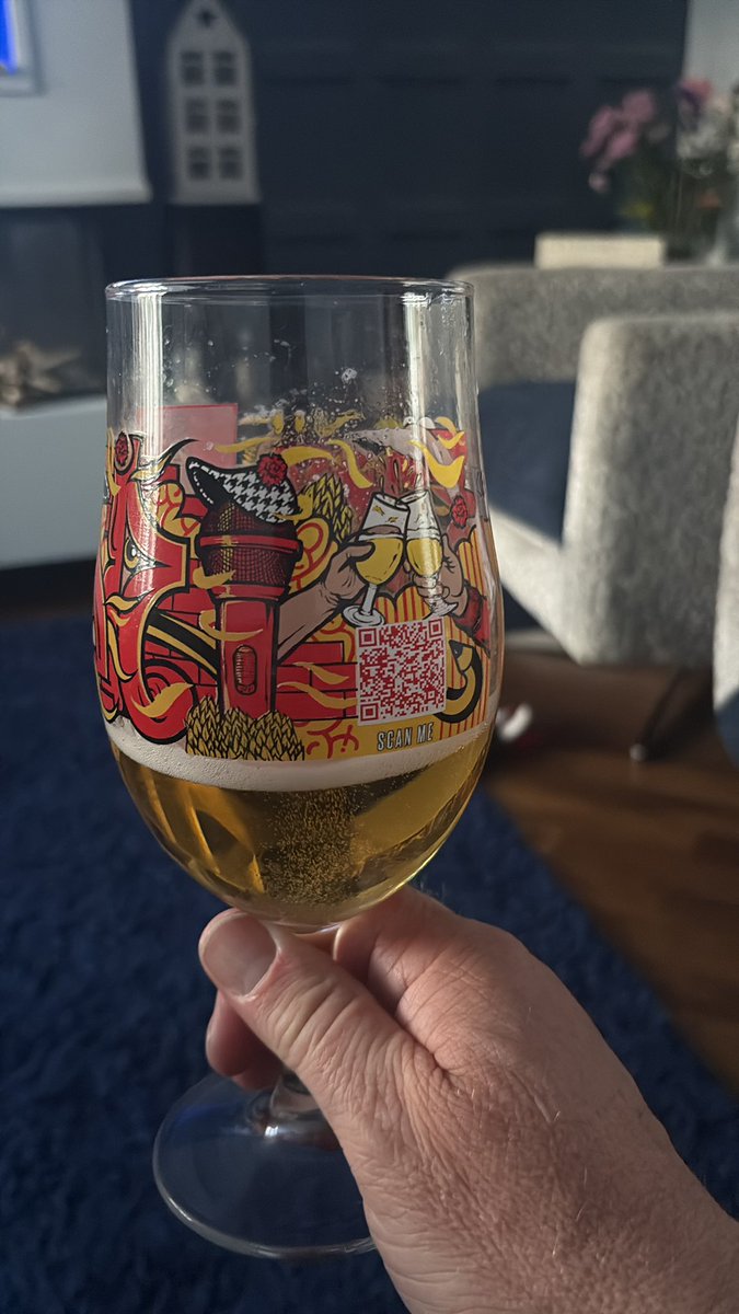 Telbut's tweet photo. @00julesj Living dangerously- cruzcampo in a Madri glass https://t.co/fIjzkKT6JF