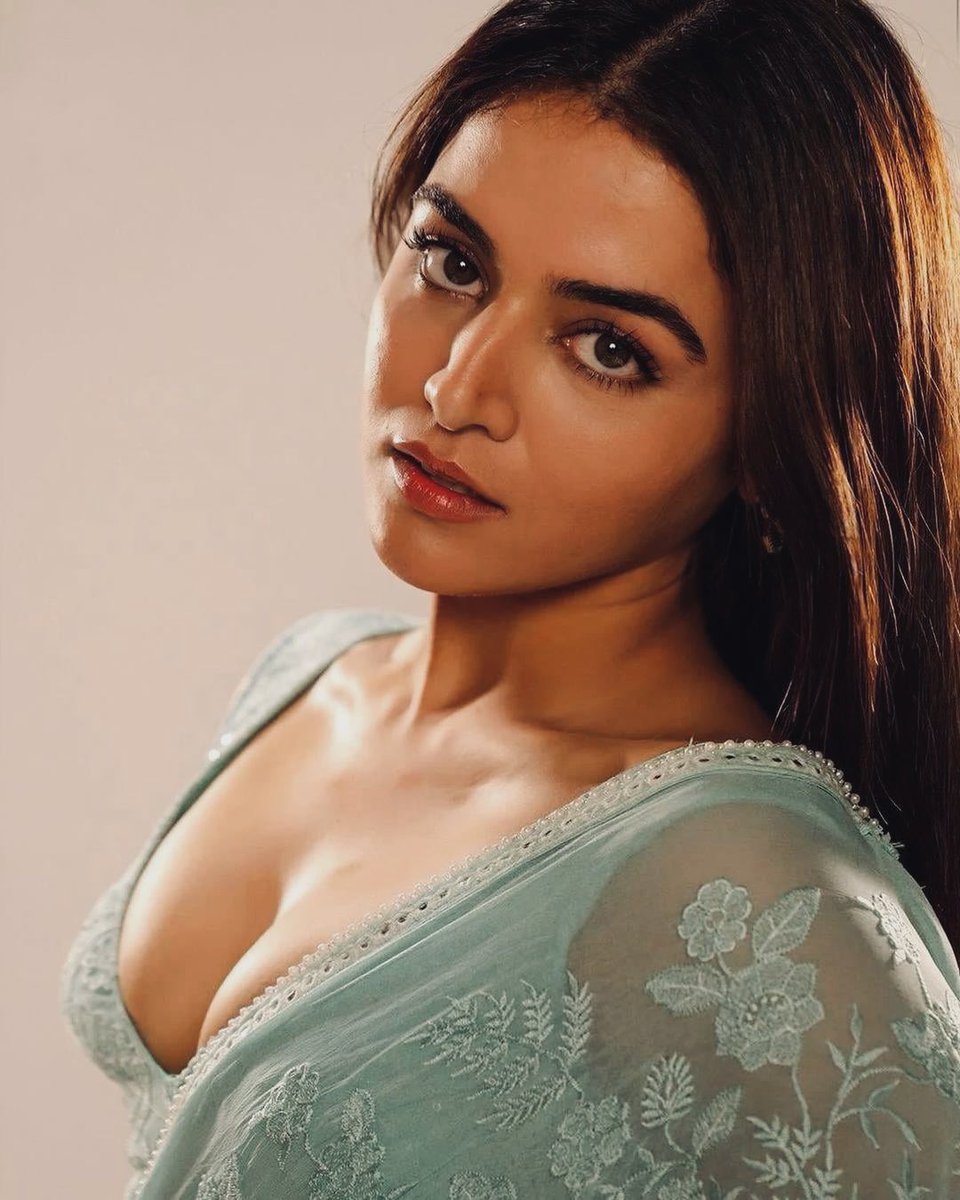 sensualpeak's tweet photo. Looking at my bi bud like this when he wants to go to office, now he will be going to office late but will be relieved of his stress and his cock drained in my asshole https://t.co/iXh3DvcB3e