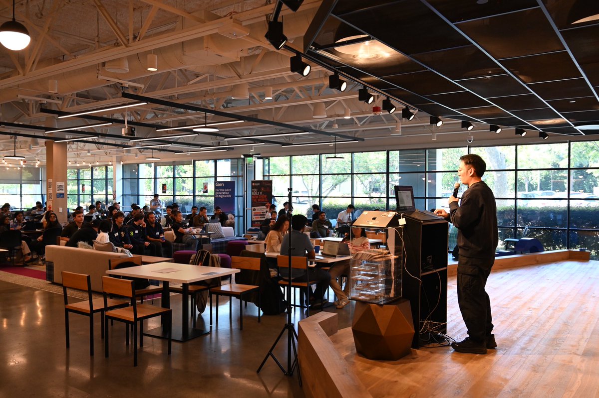 VivianCaiIAm's tweet photo. we r liveee

biggest hackathon today in the bay @EazoAI, @GenDigitalInc https://t.co/vYJXLY7GjL
