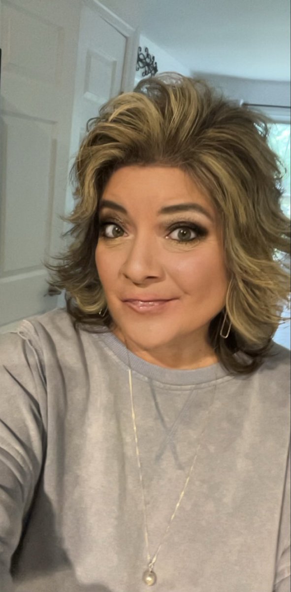 FlipnLove's tweet photo. Memorial Day weekend and I’m wearing a sweatshirt what the hella fuck? https://t.co/3aZBQF43fc
