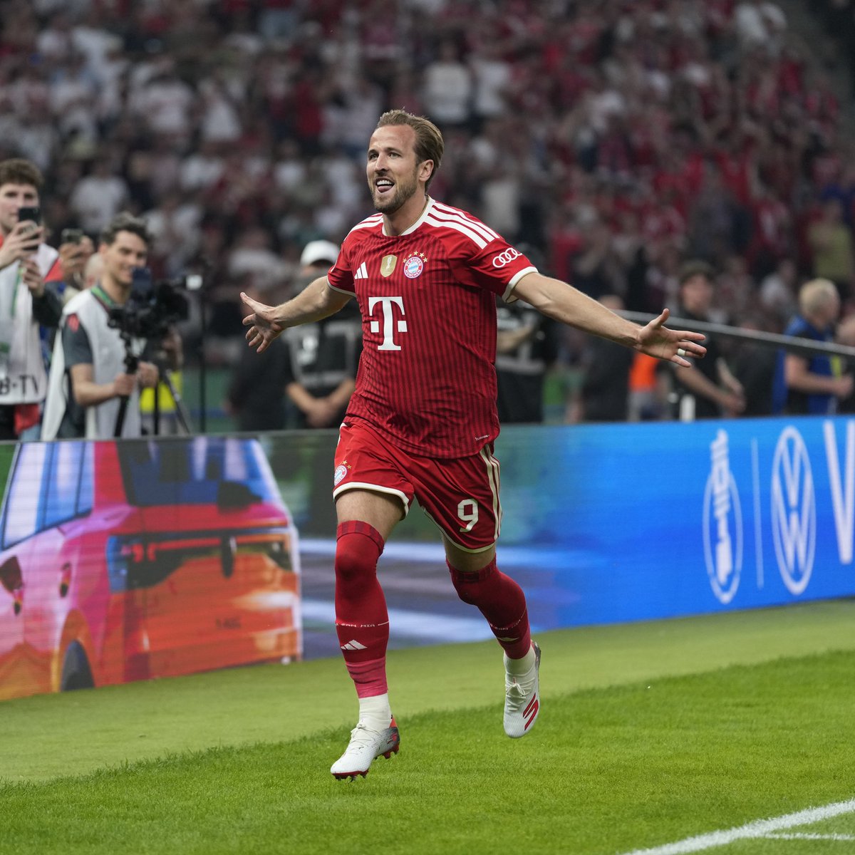 issa_nd01's tweet photo. Il m’arrive de me cacher et de pleurer de bonheur parce que Harry Kane est un joueur du Bayern https://t.co/FRDvQ641K1