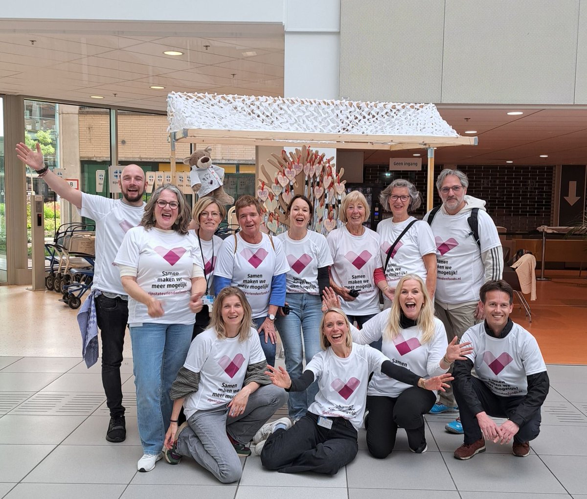 VincentL's tweet photo. Zondag 24 mei vindt in Ziekenhuis @Rijnstate de doorkomst plaats van @Stg_Roparun. Een evenement onder regie van @vriendenfonds  Vriendenfonds en het Rijnstate Oncologisch Centrum. 

https://t.co/3kXBhEaJQA

“Dit bericht wordt aangeboden door VDZ HogerOp”

#arnhem #intoarnhem https://t.co/NMFupDMijx