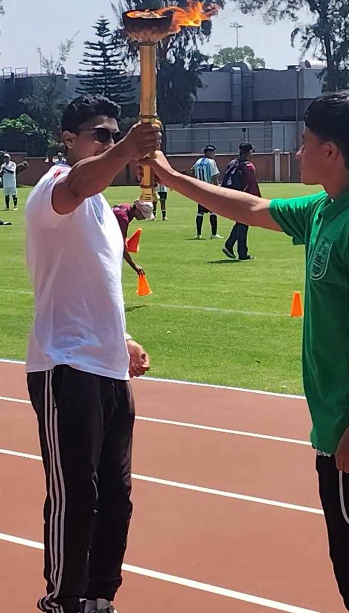 FSTSEmx's tweet photo. ⚽ ¡Éxito total en la Copa de Fútbol Los Trabajadores 2026! 🏆

Ya llevamos dos fines de semana de gran convivencia en la Copa de Fútbol Los Trabajadores 2026, organizada por el INDET y la FSTSE en el Deportivo Federalismo del SNTSA.

12 sindicatos participan en este torneo que une a los trabajadores a través del deporte, con el lema “Todo México Jugando”, alusivo al Mundial Social 2026.

En representación del Lic. @GarciaAyalaM, el Dr. Jorge Alberto Grajales Valdivia dio la bienvenida y destacó la importancia de la unión y el compañerismo.
Las jornadas comenzaron el 16 de mayo y concluirán el 20 de junio.

¡Deporte, salud y unión sindical en una sola cancha! 🇲🇽

#CopaDeFútbolLosTrabajadores2026 #FSTSE #SNTSA #TodoMéxicoJugando
