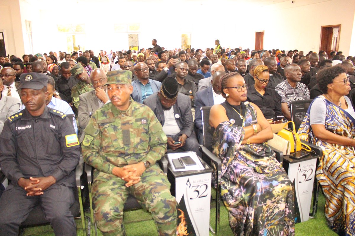 KigemeHospital's tweet photo. Umushyitsi Mukuru @ThadeeHabimana n'abandi batanze ubutumwa  basabye ubufatanye bw'abitabiriye Bose cyane cyane  Ubuyobozi n'abakozi  b'Ibitaro bya Kigeme kongera ingufu mu gukorana n'izindi nzego kugira ngo Imibiri y'abiciwe muri ibi Bitaro iboneke ishyingurwe mu Cyubahiro. https://t.co/2WZc65VIwY