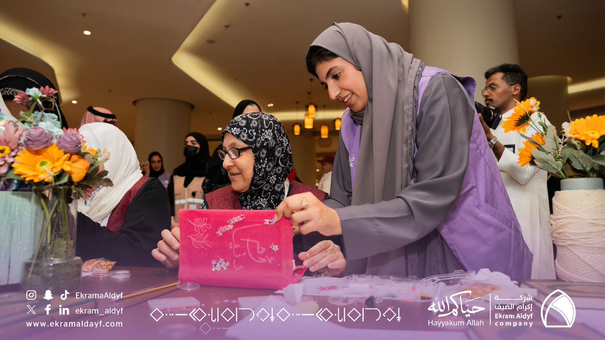 EkramAldyf's tweet photo. ضمن جهود تعزيز تجربة ضيوف الرحمن

أقام #إكرام_سعادة عددًا من الفعاليات التفاعلية المخصصة لحجاج نظام #الحج_المباشر، بهدف صناعة أجواء مليئة بالطمأنينة والبهجة، وإثراء رحلتهم الإيمانية بتجارب ومبادرات تُجسد قيم العناية والاهتمام بضيوف الرحمن.

#حياكم_الله | #فريق_السعادة | #حج_1447هـ