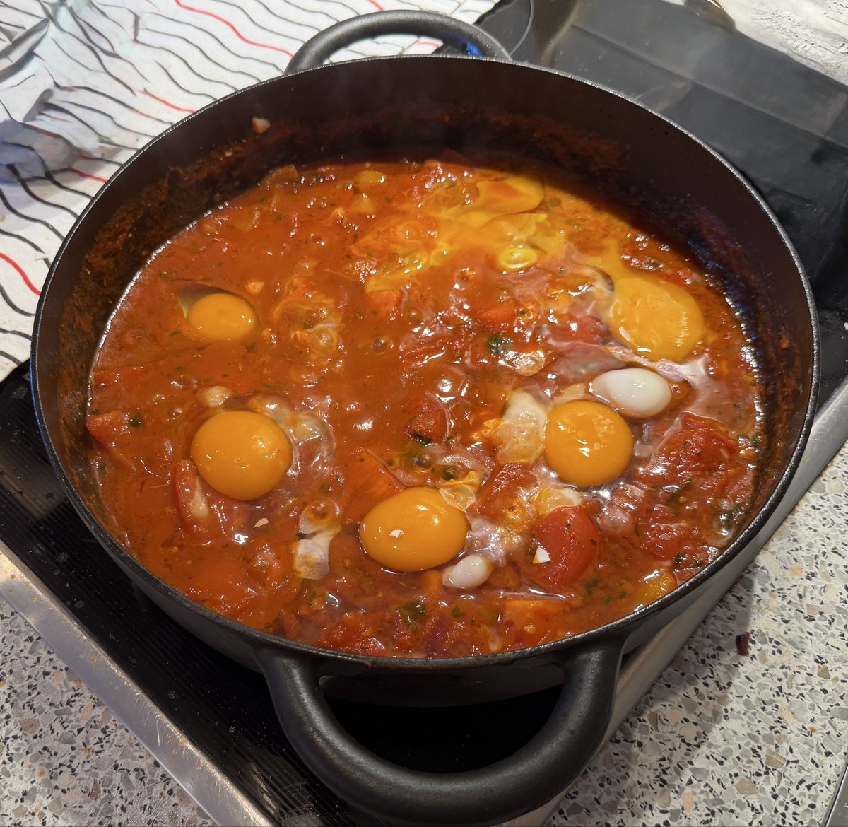 Sustoecker's tweet photo. Heute gab es #Shakshuka mit Numi-Eiern von der großartigen @A_Girl_Insane … also… äh…mit Eiern von ihren #Numis 😉 https://t.co/wFbEc4EweX