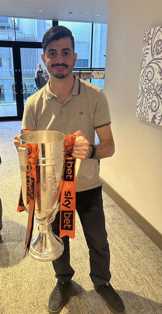 BatuhanHAKCIL's tweet photo. 🧡🖤

We are Hull City🏆🏆 https://t.co/YTvVd9HO39