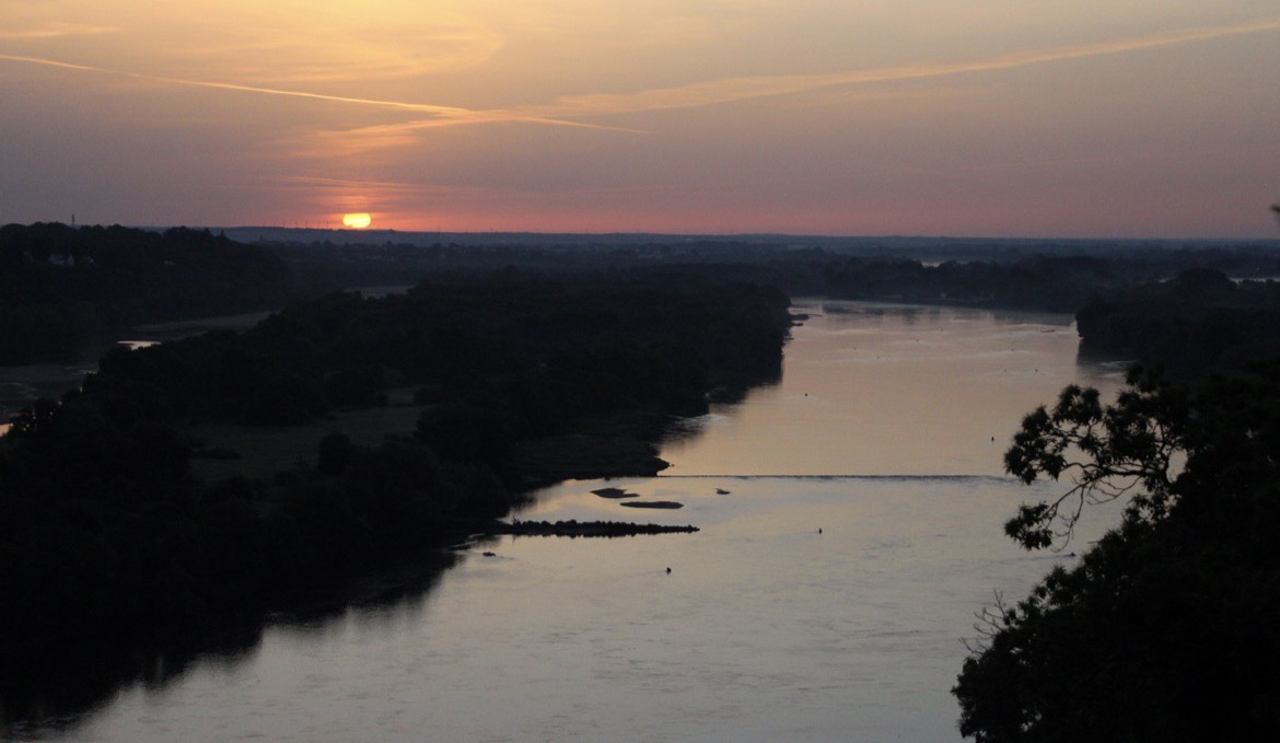 needelamer's tweet photo. Le plus beau fleuve de France et de Navarre https://t.co/F5W90nIsfM