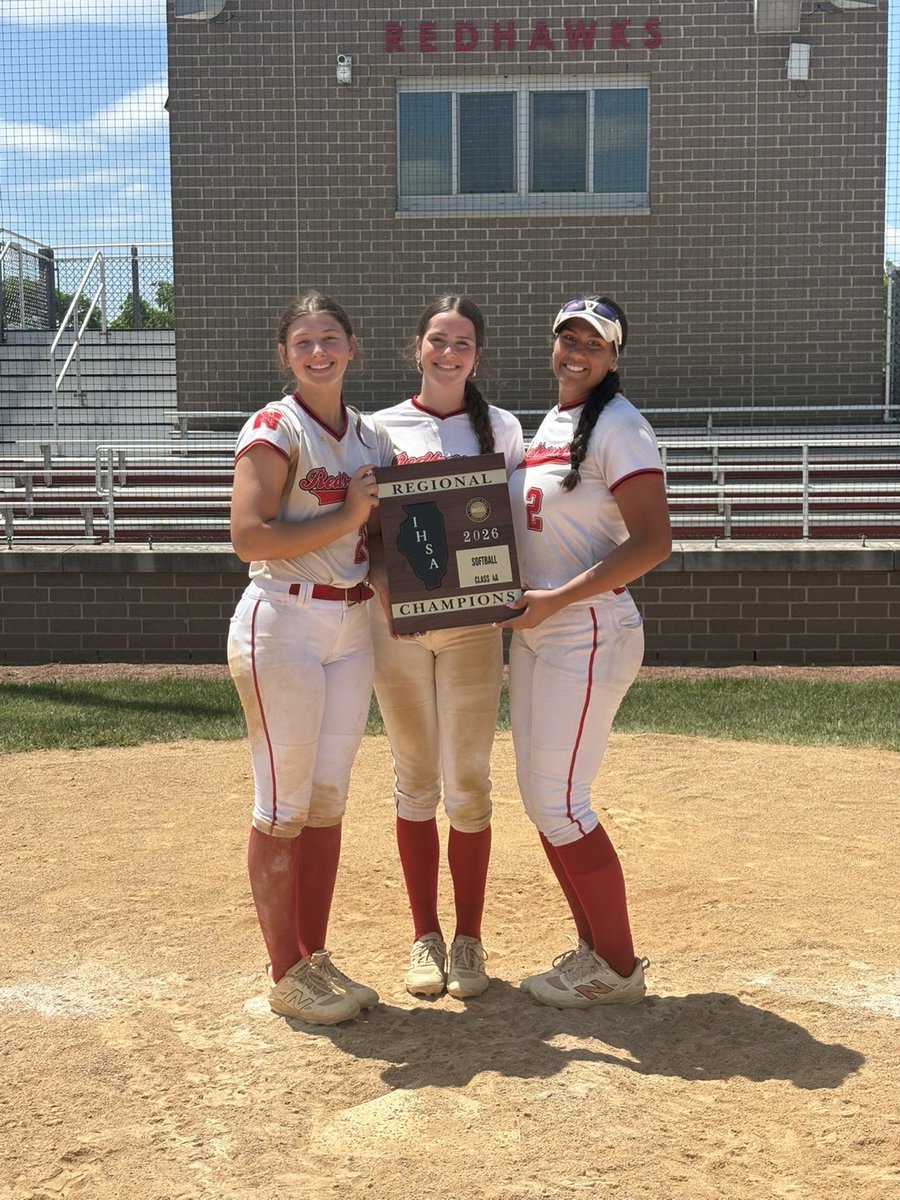 Fionabrown2028's tweet photo. Your redhawks just won a tough game to become regional champions!! It was 100% an all hands on deck win. So proud of @aavery___m for her insane performance on the mound. I went 3-4 with 2 2B and 1 1B. Keep it rolling Hawks!! #softball #hawks #highschool https://t.co/i6vkZ9E3N9
