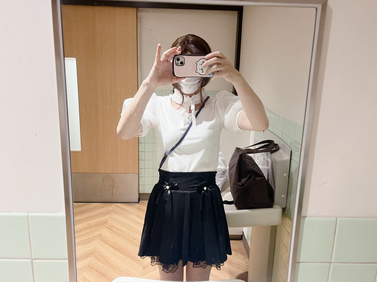 risa06722918's tweet photo. 変な時間に起きた。
昨日は寝過ぎたから今から準備して出かけよー https://t.co/LVkHGtgx4G