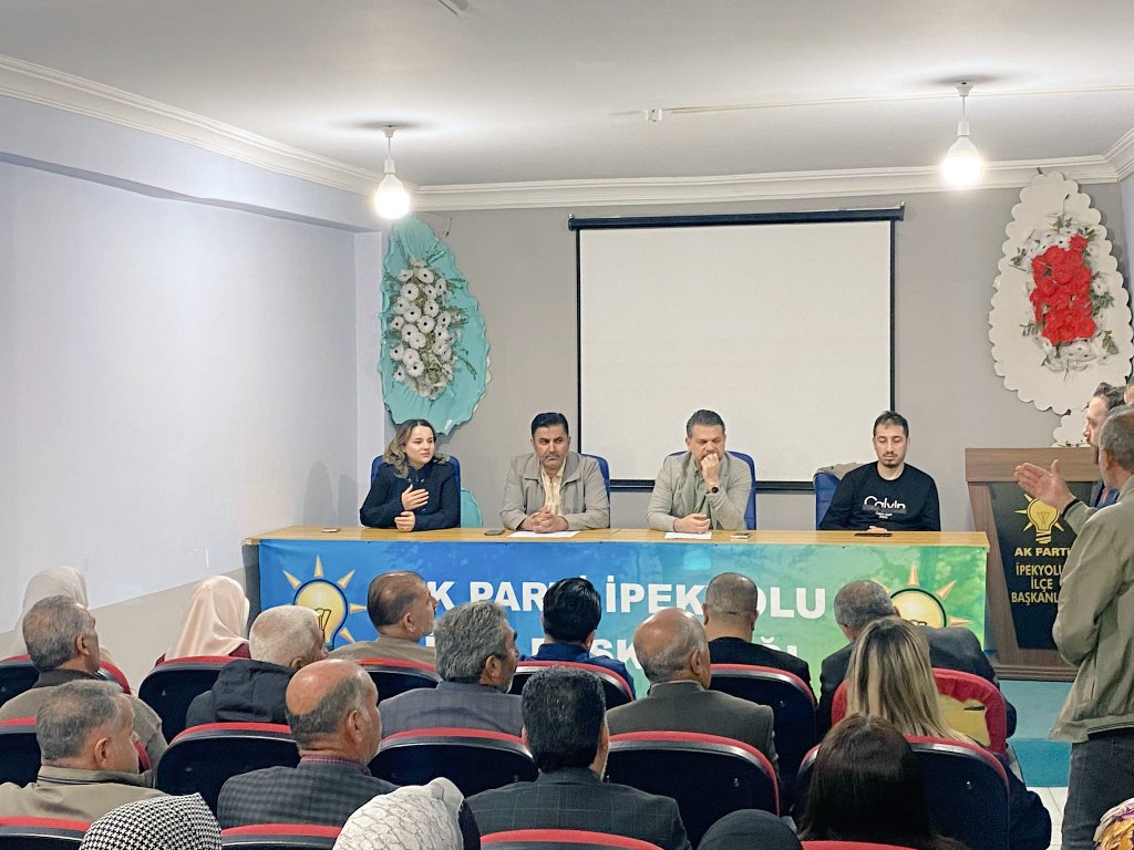 ipekyoluakkdn's tweet photo. İpekyolu İlçe Başkanımız Sayın @YavuzKusanVan, Başkanlığında; İpekyolu İlçe Kadın Kolları Başkanımız Sayın @avserife_yildiz,  ve teşkilatımızın yoğun katılımlarıyla; Danışma Meclisi toplantımızı büyük bir coşkuyla gerçekleştirdik. 
@tugbaisikercan @AKKADINGM https://t.co/yhN7Se3dbI