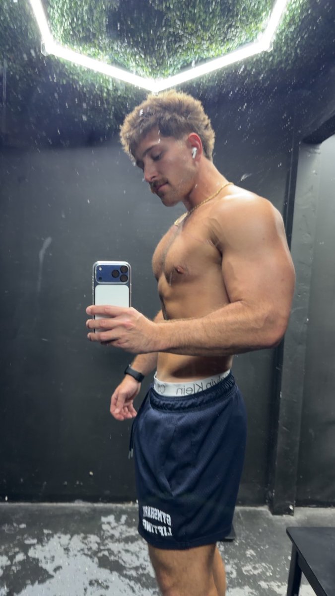 MagicJakeFit's tweet photo. Chudai 😈

#goon #sex #porn #nsfw #nsfwtwtًً #gay #mlm #findom #findomdom #findomgod https://t.co/EKlTf317Wu