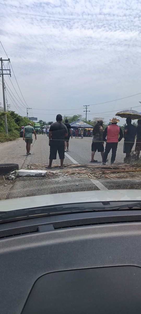 AleyGary's tweet photo. En un País donde se está volviendo tierra de Nadie... Cualquiera puede venir a secuestrarte en aras de exigir sus derechos, pisoteando los tuyos y los de los demas...

@Claudiashein 
@TabascoJavier https://t.co/uyP9ydPd6a