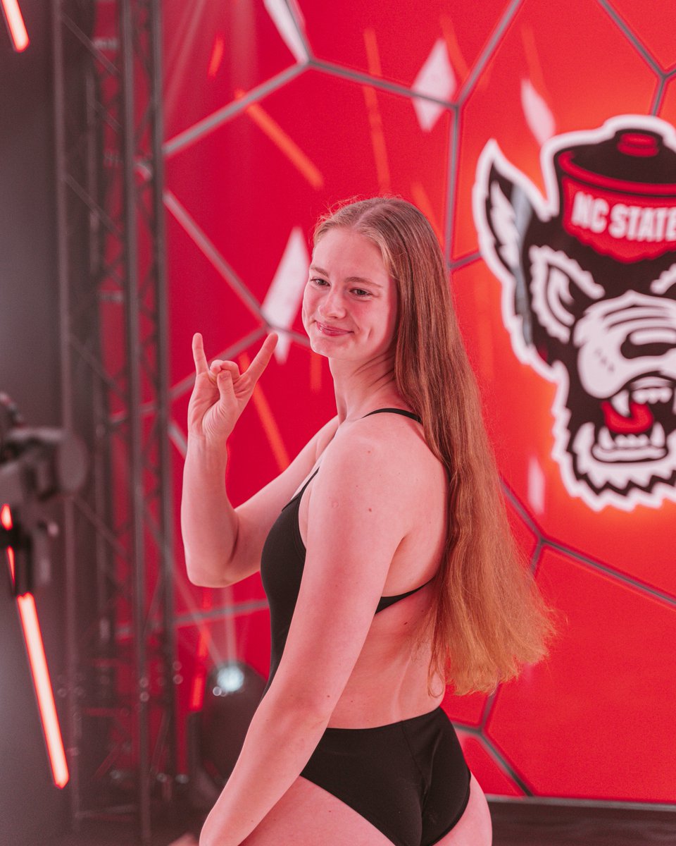 packswimdive's tweet photo. Checking in from across the pond 🥉

Eneli Jefimova captures bronze in the 200 breaststroke LCM at the AP Race London International! Good for the third fastest LCM swim in program history!
#GoPack https://t.co/DJVDkCDA4G