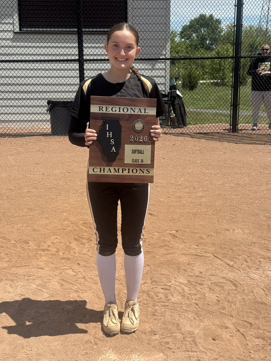 rileyob2009's tweet photo. Today my high school team won regionals.  Our bats, fielding, catching &amp; pitching were on point. I pitched 4.1 innings, faced 14 batters, got 11 KO’s, walked 1 &amp; zero hits against me.  One game at a time! Next stop…sectionals. @GNHSSball @GraysPrideDB_09 https://t.co/sml48Z0NmP
