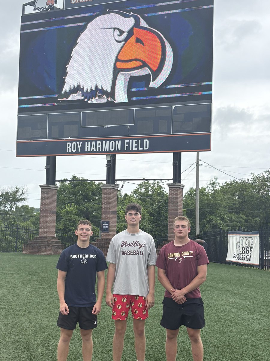 corbin_garrett1's tweet photo. Great day @cnfootball with @KaleSellars @jaydenshannon44 

@CCHS_FB @Coach_Hinch @colehill90 @mSPARKS_45 @JameelLane53 @CSmithScout https://t.co/wv5XZWWxYj