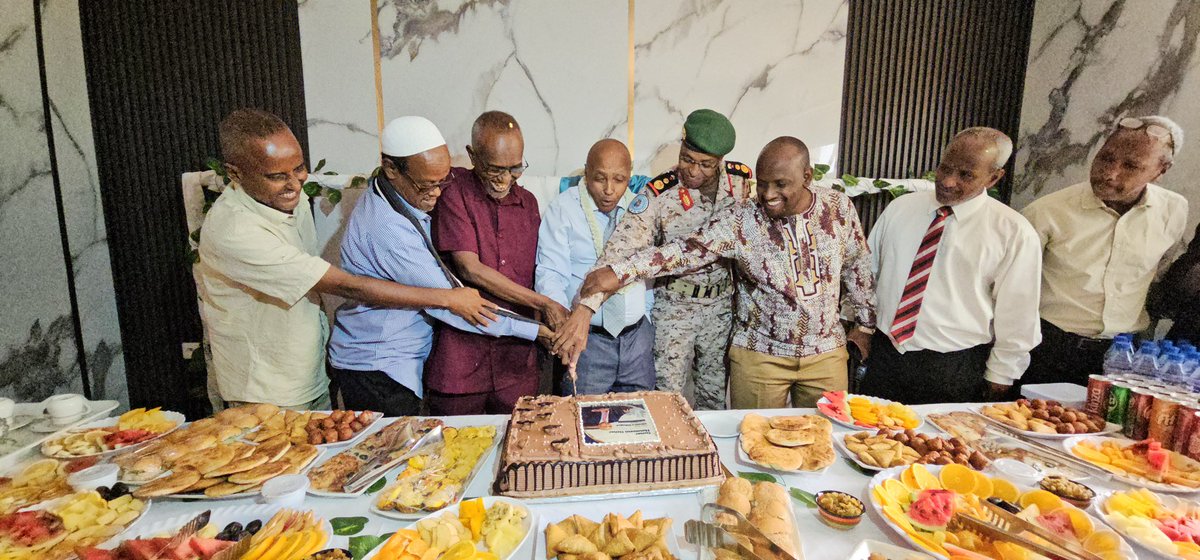 23Kidar's tweet photo. #Djibouti 
Le Conseil Régional de Tadjourah, son fief naturel, a organisé,ce matin ,une cérémonie de pot de départ en l’honneur de M. Omar Houssein Omar, récemment nommé Ministre Délégué chargé de la Décentralisation.
Félicitations et plein succès dans ses nouvelles fonctions. 🇩🇯 https://t.co/sRpoXmwWew