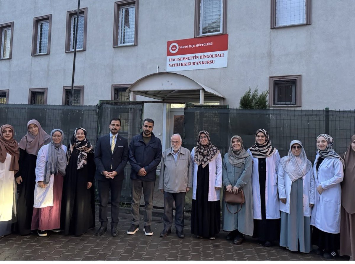 vartomuftulugu's tweet photo. Prof. Dr. İhsan Süreyya SIRMA hocamız tarafından ‘Bir Konu Bir Konuk’ projesi kapsamında,hafızlık eğitiminin verildiği Hacı Şemsettin Bingölbalı Yatılı Hafızlık Kız Kur’an Kursumuzda ‘Hafızlık Eğitimi ve Kur’an’ın Hayata Yansıtılması’ konusunda konferans gerçekleştirildi. https://t.co/8c2Tgv4tgQ
