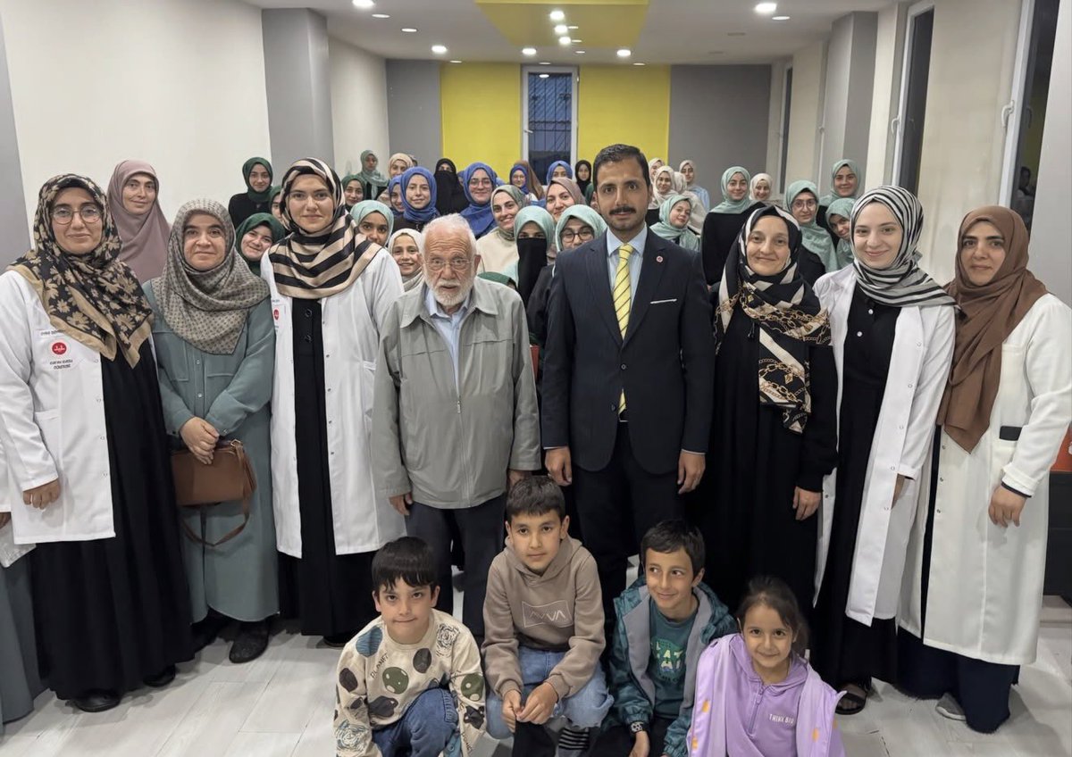 vartomuftulugu's tweet photo. Prof. Dr. İhsan Süreyya SIRMA hocamız tarafından ‘Bir Konu Bir Konuk’ projesi kapsamında,hafızlık eğitiminin verildiği Hacı Şemsettin Bingölbalı Yatılı Hafızlık Kız Kur’an Kursumuzda ‘Hafızlık Eğitimi ve Kur’an’ın Hayata Yansıtılması’ konusunda konferans gerçekleştirildi. https://t.co/8c2Tgv4tgQ