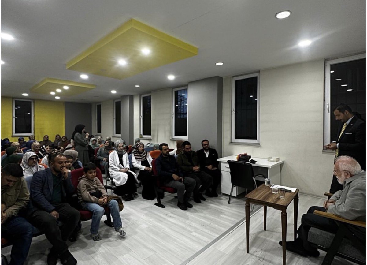 vartomuftulugu's tweet photo. Prof. Dr. İhsan Süreyya SIRMA hocamız tarafından ‘Bir Konu Bir Konuk’ projesi kapsamında,hafızlık eğitiminin verildiği Hacı Şemsettin Bingölbalı Yatılı Hafızlık Kız Kur’an Kursumuzda ‘Hafızlık Eğitimi ve Kur’an’ın Hayata Yansıtılması’ konusunda konferans gerçekleştirildi. https://t.co/8c2Tgv4tgQ