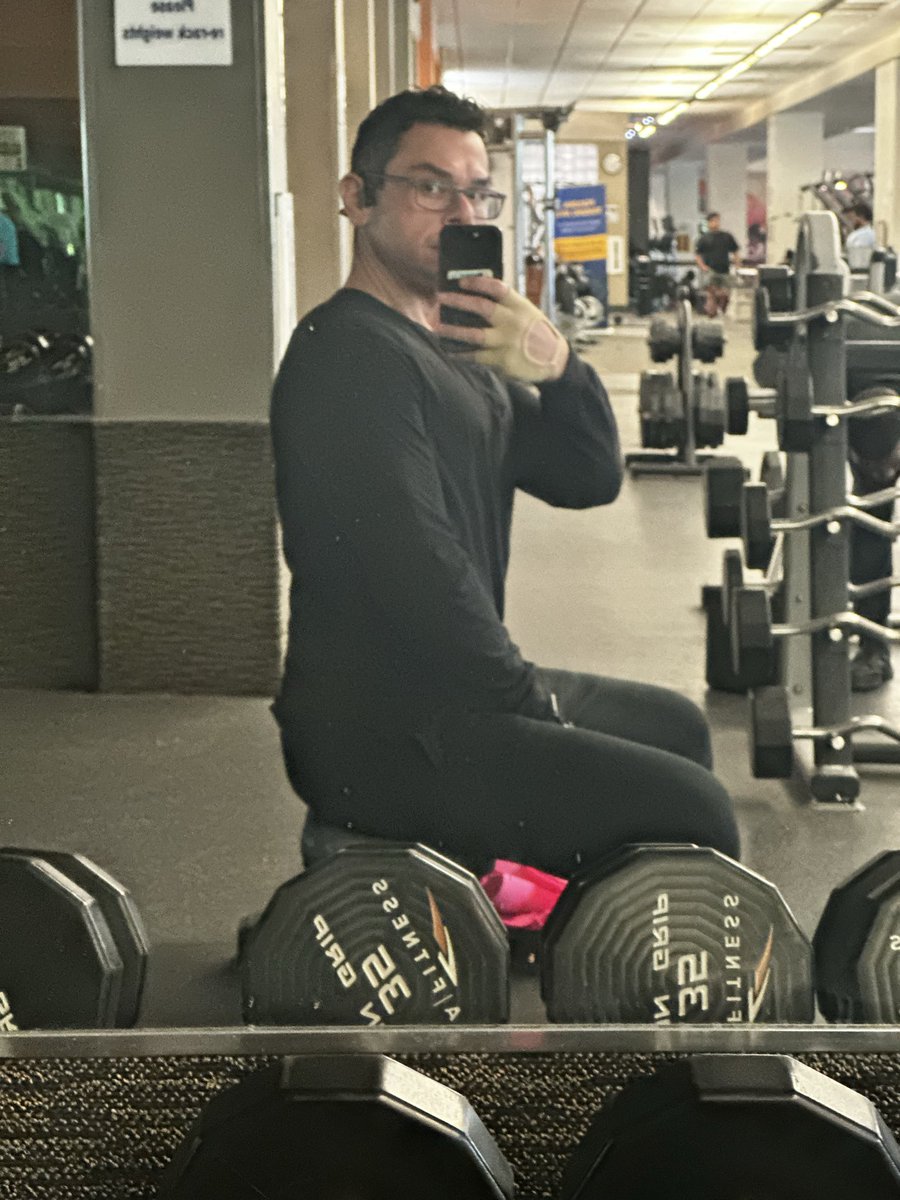 TheJustinMoore's tweet photo. Day 3/4 💪🏼💪🏼🍑 #glutes https://t.co/iY5ckzJmWG