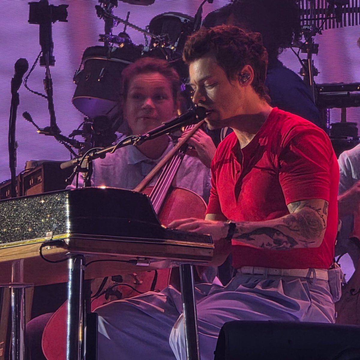 harry styles feeds tweet media