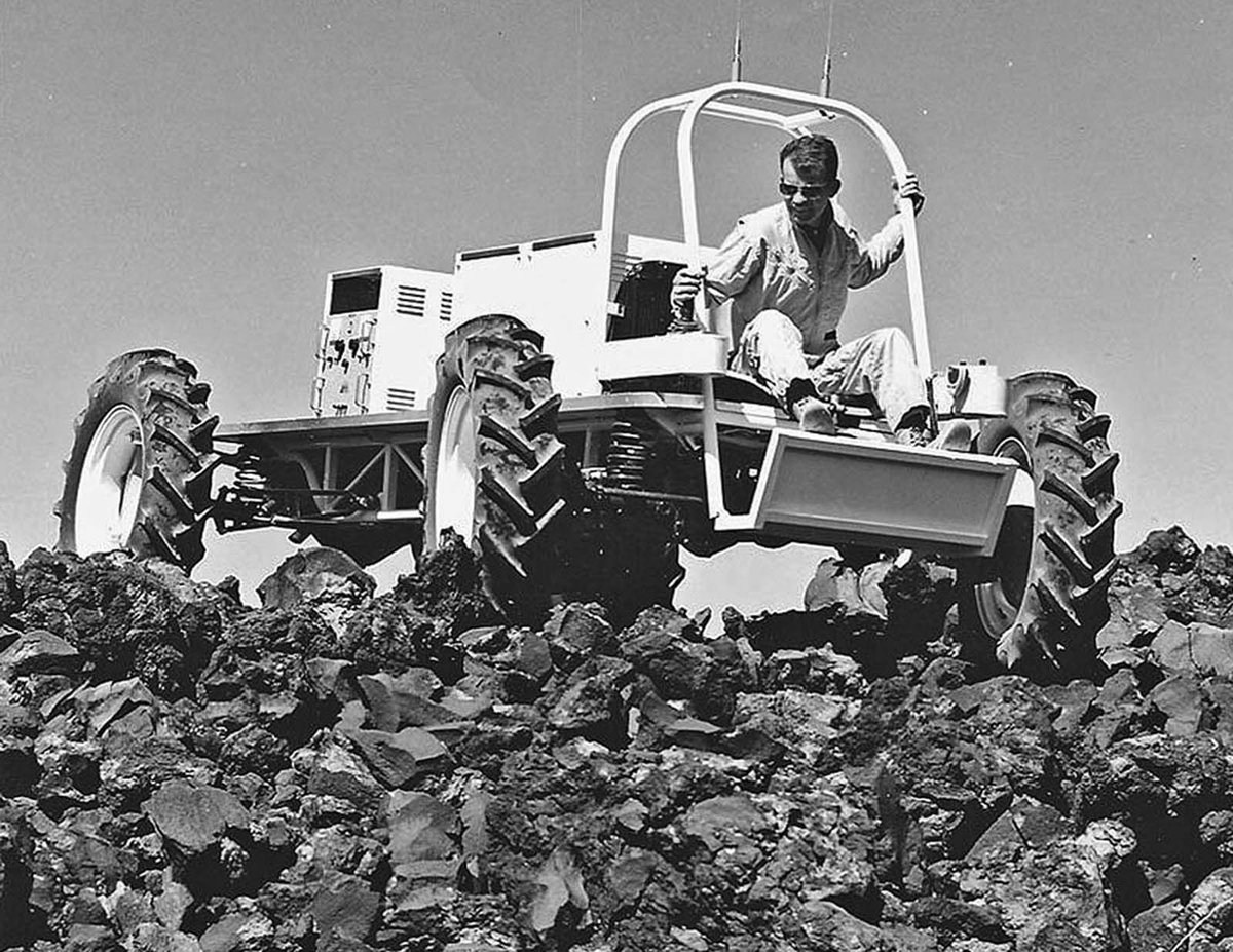 stem_feed's tweet photo. Apollo program astronauts training in Arizona for the Moon missions, 1960s https://t.co/st0eOtg864