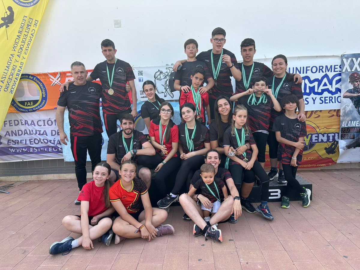 gevillacarrillo's tweet photo. CAMPEONES DE ANDALUCÍA con 34 medallas y 2 récords de España batidos. Enhorabuena máquinas. https://t.co/tHfiVYJ1O2