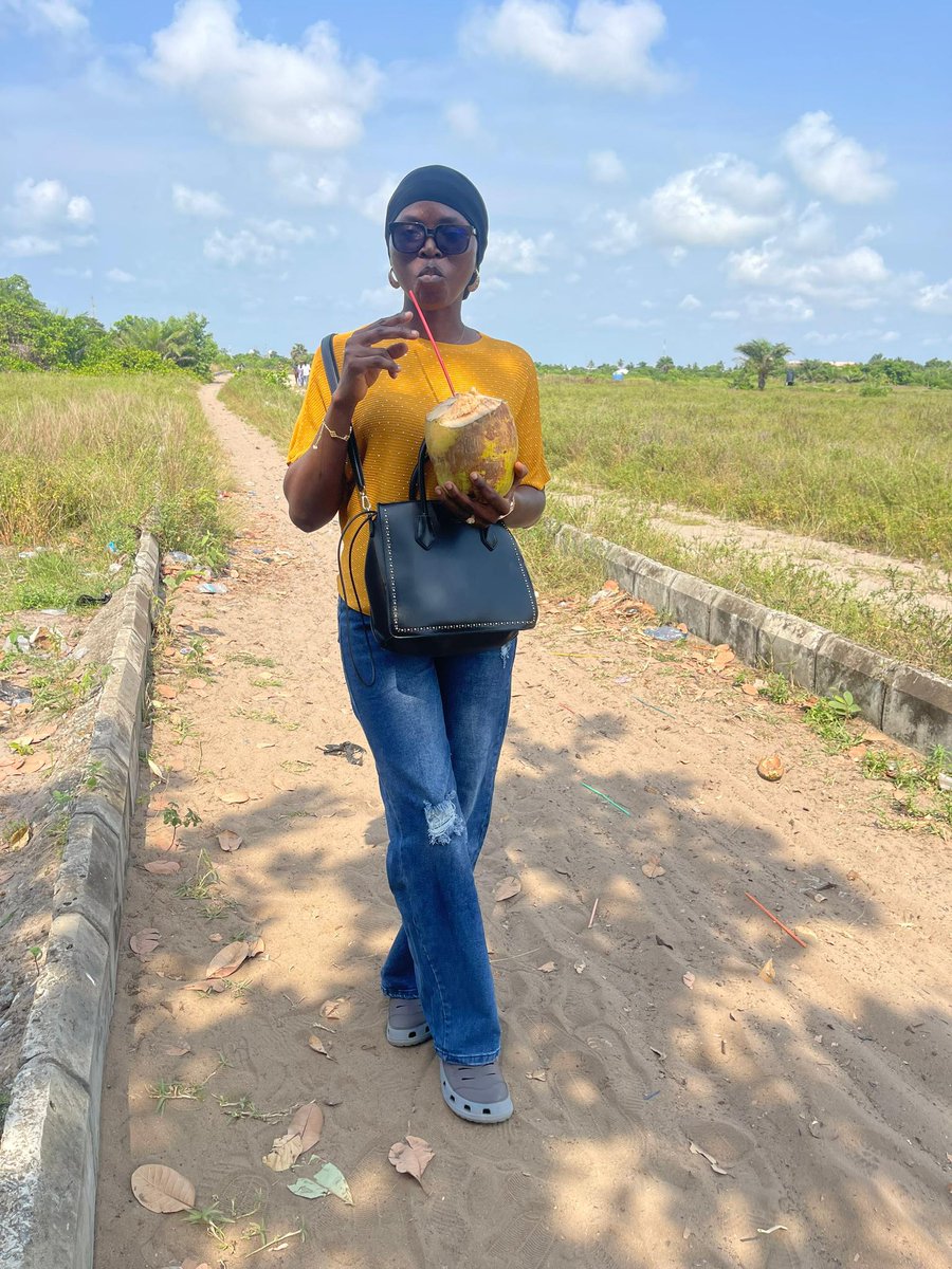 ms_asmau's tweet photo. Taking pictures is therapeutic for me. It brings me peace🤍😍 https://t.co/6HO7Z5u97t