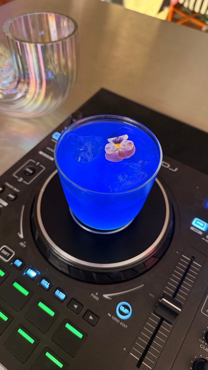 d2dh17's tweet photo. 🍾✨ https://t.co/155rArIben