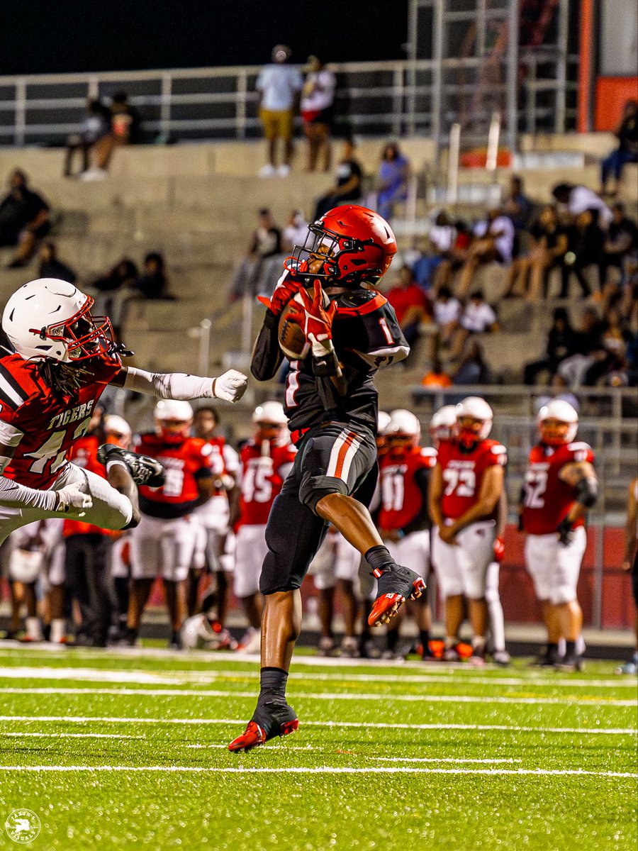 Michaelhills110's tweet photo. Some pictures from the spring game 
🖤❤️ https://t.co/315c7fabf0