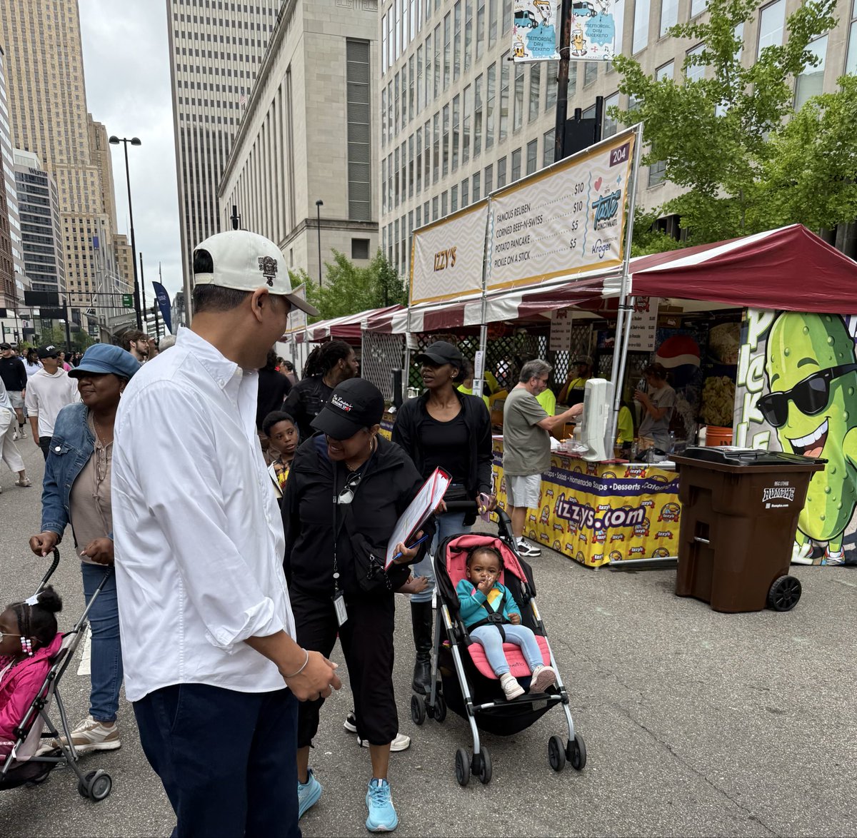 AftabPureval's tweet photo. A great energy at Taste of Cincinnati! Come down to 5th Street today or through Monday to enjoy some of our best local bites. https://t.co/UscHDUWNYB