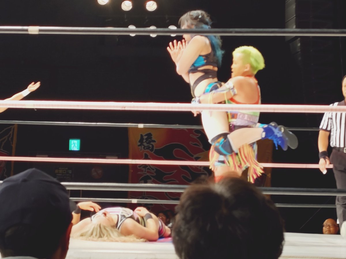 crazy_max0614's tweet photo. #仙女 2026.5.22 仙台ＰＩＴ
#水波綾 #愛海 (#愛海と水波)vs #サファイア・リード #アニータ・ヴォーン　(#HyperActive)
王者組の連携攻撃！
#SENJO https://t.co/qMEWWM9wei