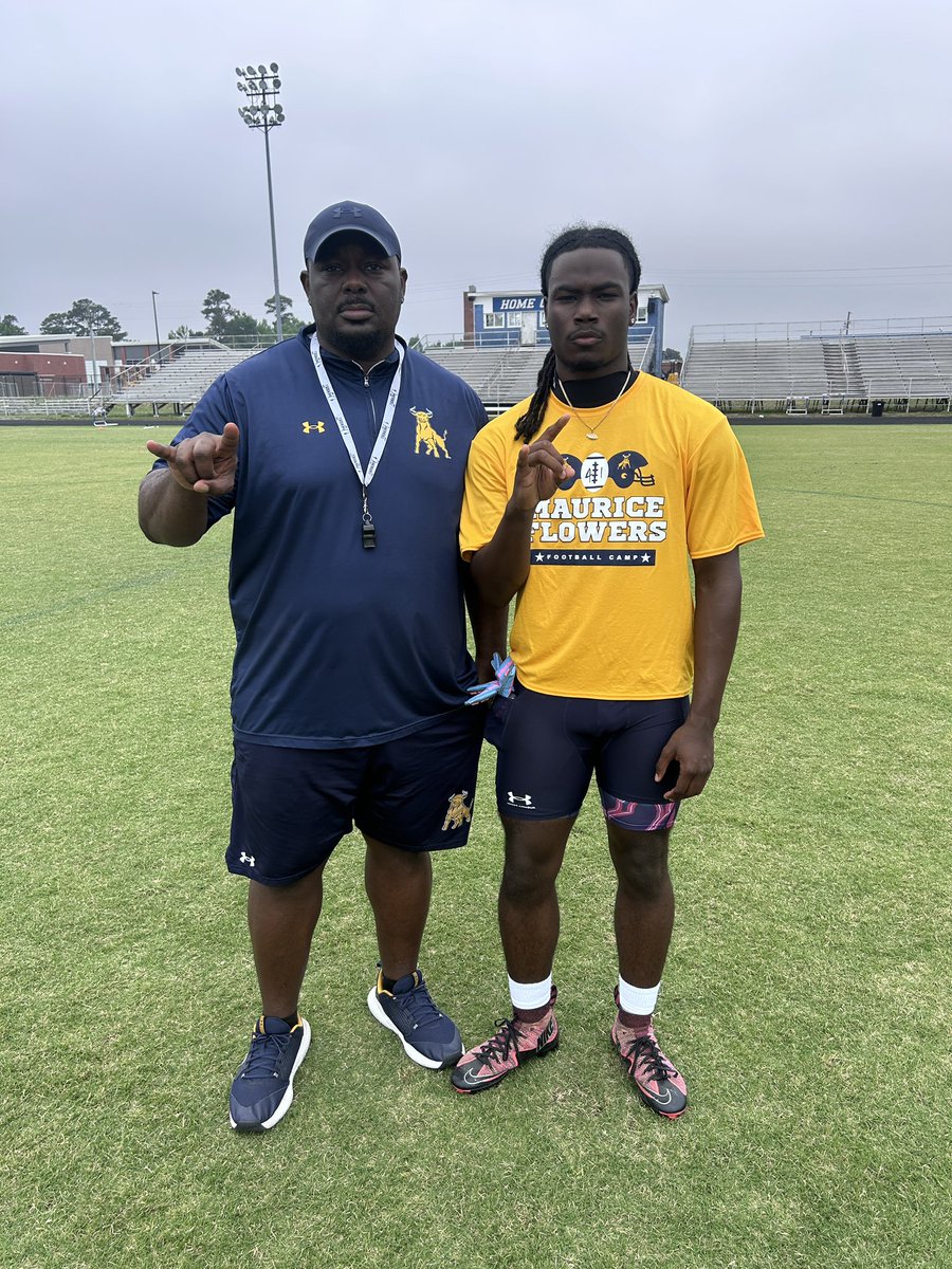 bjj3__'s tweet photo. Thank you @JCSUFootball for having me this morning ! I had a great time and learned more things to add to my bag ! Thank you @CoachChambers6 and @CoachTripp98 https://t.co/Ntwhaf0deM