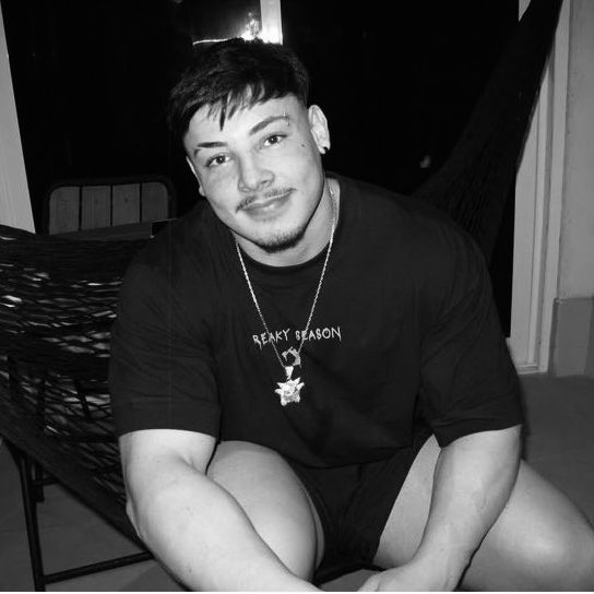 _vinteoito's tweet photo. Morre aos 22 anos o influencer da bolha maromba, Ganley.

Que tristeza, o cara tinha a minha idade... https://t.co/kAwmHq5VkK