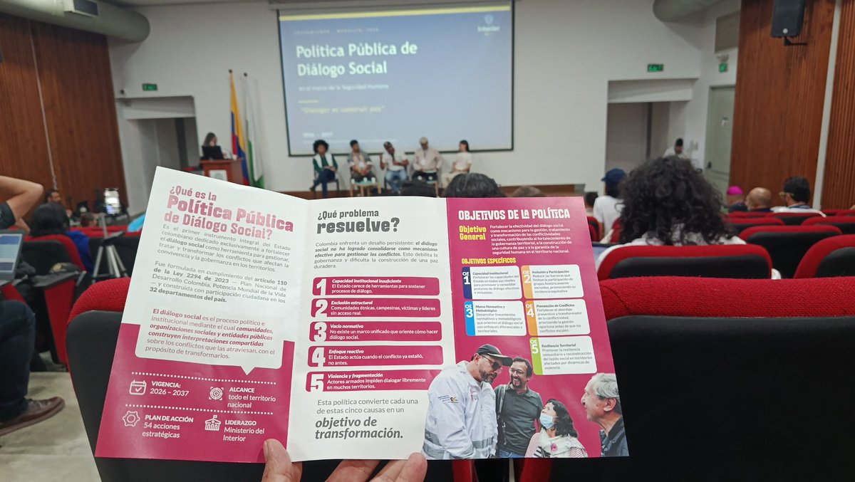 GDHMED's tweet photo. Acompañamos el #Lanzamiento de la Política Pública de Diálogo social del @MinInterior, importante para la resolución y mediación en cualquier problematica de índole social, público-Privado o público en el País.
Recomendamos mejorar los enfoques de la P.P y aterrizarlos más. https://t.co/B5KGONh9ua