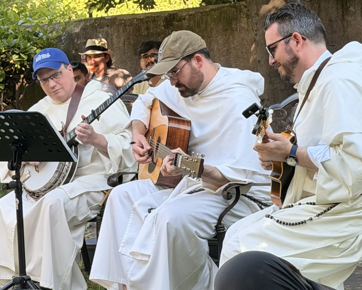 edhauschild's tweet photo. At how many Pontifical universities does the Rector Magnificus pluck a Banjo? 
@HBThomists sighted at the @_Angelicum this afternoon, for a wonderful afternoon of bluegrass music and fellowship! Big plus, they started and ended with two of my favourite songs! https://t.co/vilOlzfMBy