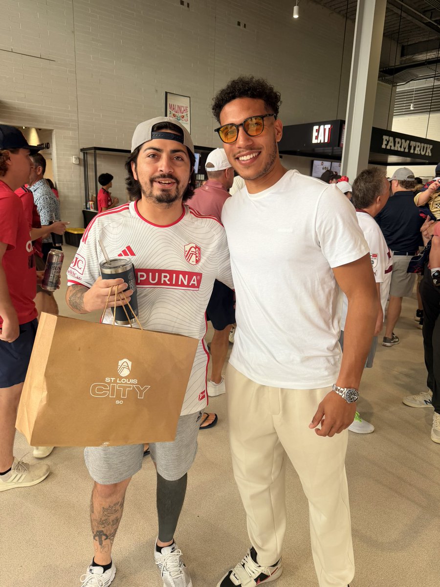 CallM3Gonzo's tweet photo. Good seeing Nico still visiting! #AllForCITY https://t.co/jmHbYRDVEP