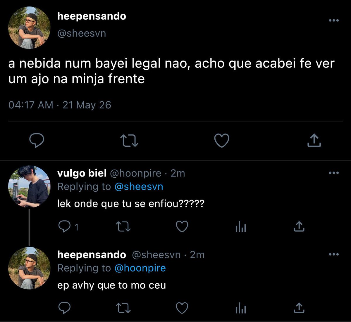 ikeuchaccozz's tweet photo. Uma mini au #heejake onde 

Jake desce de seu apartamento para buscar sua entrega no meio da madrugada e acaba se deparando com um desconhecido sentado na escada do prédio https://t.co/vDqmNlgj84