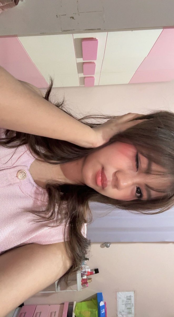 aliajadimaba's tweet photo. hi dearest mua!!!
are u looking for muse newbie, yupss u can use me as your muse 😻💌
lemme tell you about my self
-brown hair
-warm tone
-medium skin
-have almond eyes
-tb 152 and bb 47 
 and here's my photo when i made my make up and bare face, i can't wait to be your musee🫰🏻 https://t.co/qrhr2Ek0mF