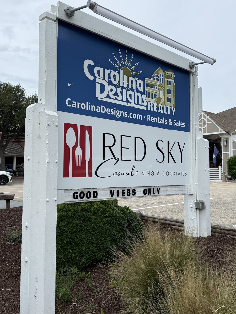 RobRaffety's tweet photo. I guess I’m not a local. Still happy to be here.
#OBX #DuckNC https://t.co/J7IoliR4TH