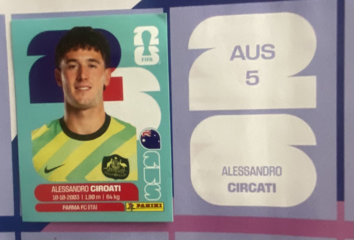 stratuva's tweet photo. @Panini_Chile tremendo error… que diría el jugador? https://t.co/28c84mK46m