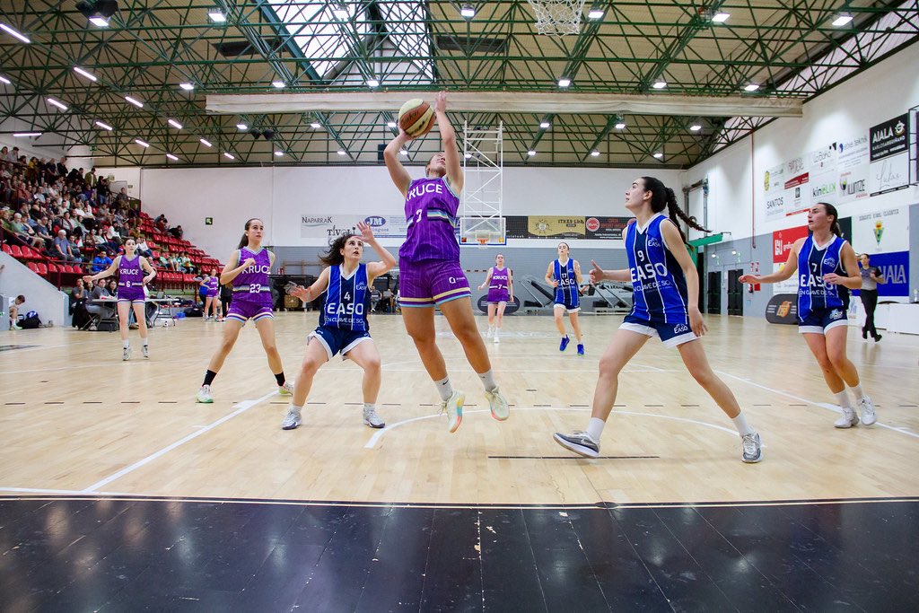 Ointxe's tweet photo. Seniorrak, Gipuzkoako 1. mailako igoera fasea Zarautzen 🏀⛹️‍♀️

Argazki ederrak @mlizarralde 😍
https://t.co/lMLUbHgyqj

#ointxeneskak 💜
#neskenproiektua ⛹️‍♀️
#HarrobiaLanduz 💪
#2.mailaNazionalaGara 😈 https://t.co/rR0QAEv1ZP