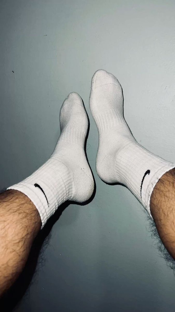 nclas0's tweet photo. Llegué del gym y me tocó poner los pies para arriba 
#rt #Medellín https://t.co/wxemNsRa9C