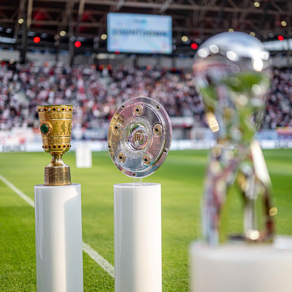 R3Bayern's tweet photo. انتهى امتع موسم تابعته لبايرن ميونخ 
الموسم الوحيد اللي استمتع فيه بكل المباريات وكنت واثق بالفريق ضد أي خصم

شكرًا كومباني
شكرًا ايبرل 
شكرًا لثلاثي الهجوم خاصة هاري كين

موسم للتاريخ 🏆🏆🏆❤️❤️❤️ https://t.co/XYm3gMATKn