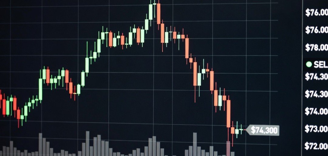 dayvid991's tweet photo. BTC hit $74,300 Its lowest in weeks. As spot ETFs saw another wave of outflows and liquidations topped $900M+.  Short-term macro pressure &amp; profit-taking is real.
But here’s the bigger picture👇 https://t.co/RVR7RMaXkl